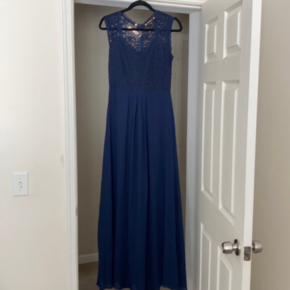 New with tags! Women’s formal lace gown